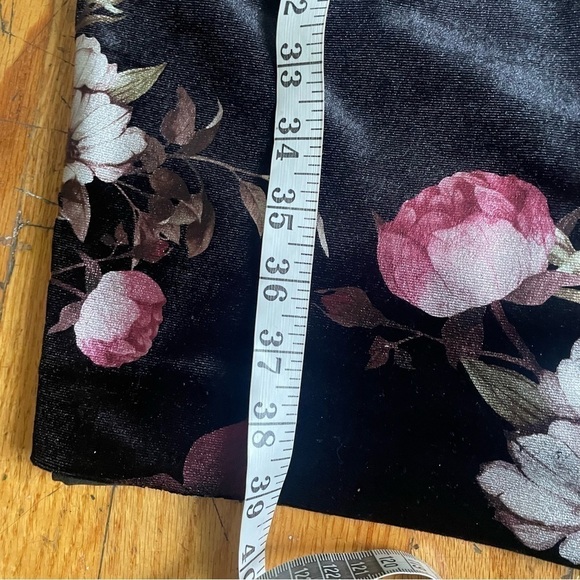 Black Halo Black Floral Velvet Knee Length Sheath Dress Size 0 - Picture 6 of 8